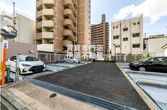 エルスタンザ徳川の駐車場