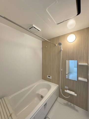 ーBloomーブルームー小倉南区下曽根4丁目4期　【小倉南区　新築戸建て】の浴室|ゆったりと足を伸ばして湯船に浸かれる、広々とした浴槽です。　【小倉南区　新築戸建て】