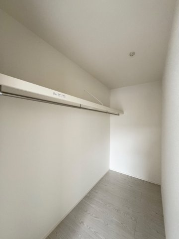 ーBloomーブルームー小倉南区下曽根4丁目4期　【小倉南区　新築戸建て】の収納|衣類はもちろん、スーツケースや季節の家電などもまとめて収納できます。　【小倉南区　新築戸建て】