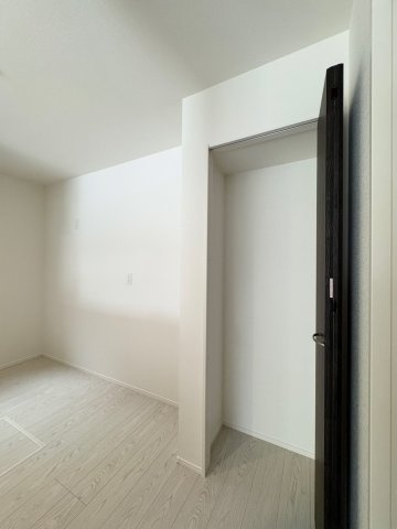 ーBloomーブルームー小倉南区下曽根4丁目4期　【小倉南区　新築戸建て】の収納|パントリーはキッチンと隣接しており、食材や調理器具の出し入れがスムーズです。　【小倉南区　新築戸建て】