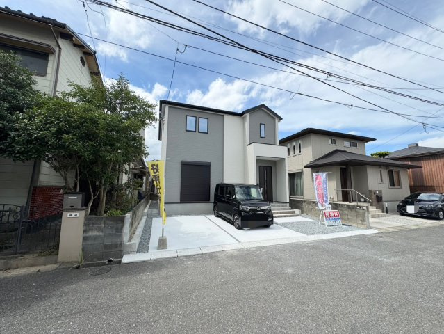 ーBloomーブルームー小倉南区下曽根4丁目4期　【小倉南区　新築戸建て】の外観|道路からスムーズに車を出し入れできる広々とした間口です。　【小倉南区　新築戸建て】