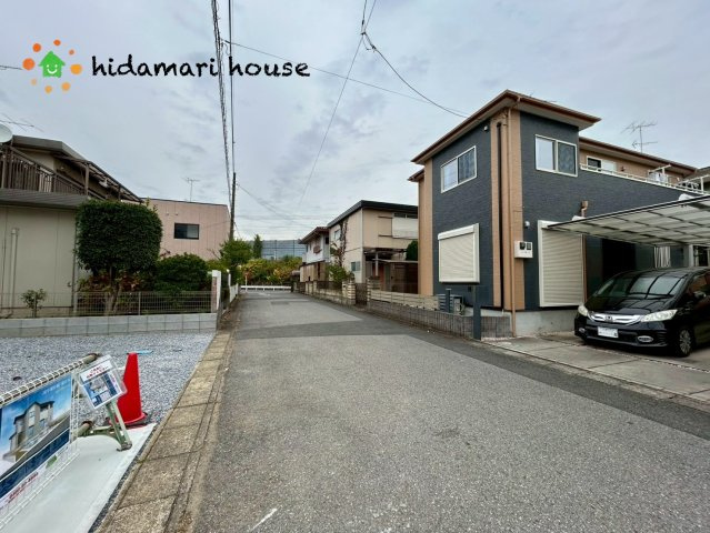 蓮田市緑町13期　新築戸建　リガーレ01の前面道路含む現地写真