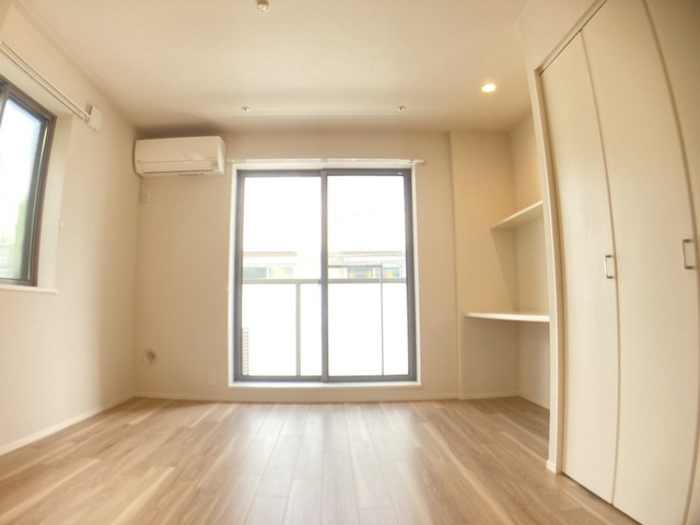 クレアウッドの居間・リビング|★キレイなフローリングの角部屋です★