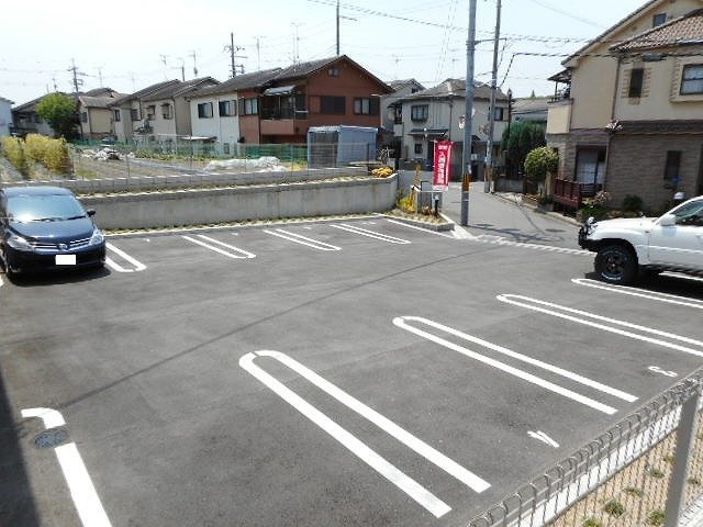 ボヌール　メゾンの駐車場