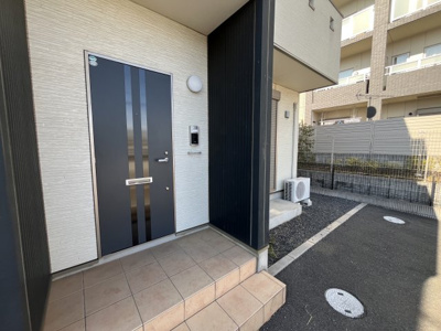 【エントランス】 | グロワール | 清潔なエントランスです