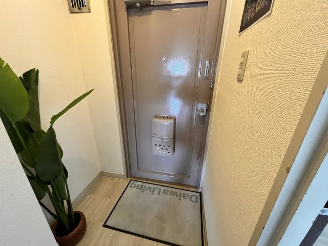 ハイツフルカワの玄関