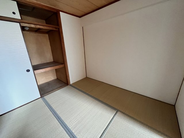 ハイツフルカワの和室