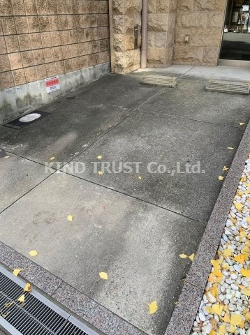 プレサンス梅田フロンティアの駐車場|カースペースがあります