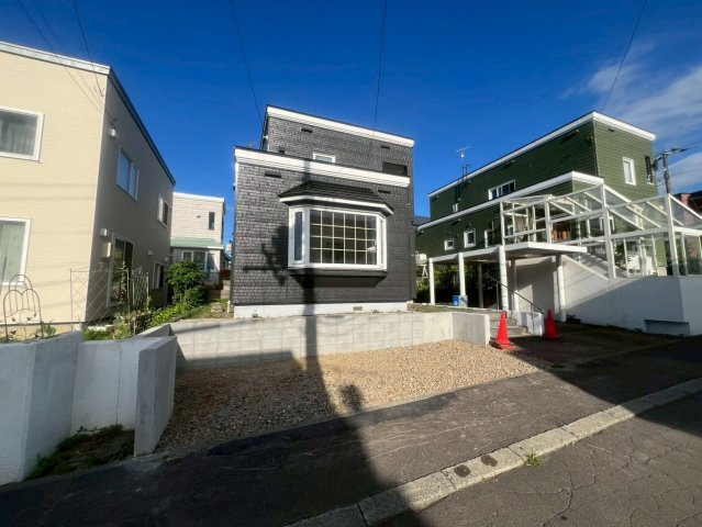 藤野4条5丁目の外観|駐車2台可能！カーポート付き！