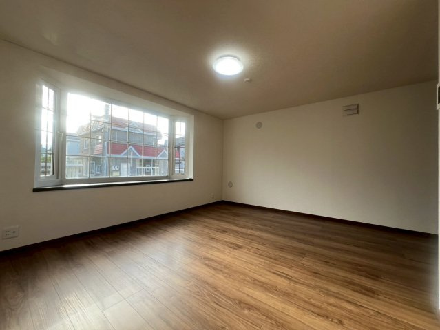 藤野4条5丁目の居間・リビング|リビング南向きで陽当たり良好♪