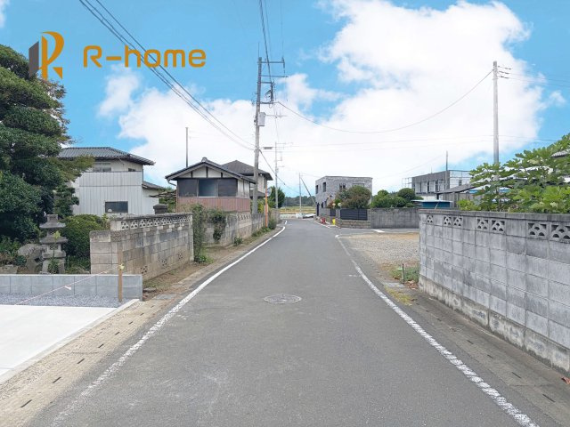 つくば市高野2期　新築戸建て　1号棟の前面道路含む現地写真|堂々！建物完成♪実際のお部屋をご見学可能です♪
ご見学が一番の資料！お気軽にお問い合わせ下さい♪