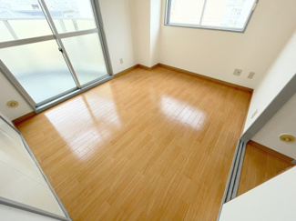 【寝室】 | メゾンドゥフレール　4－Ｈ | （東南）洋室５．５帖