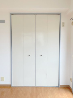 【寝室】 | メゾンドゥフレール　4－Ｈ | （東南）洋室５．５帖