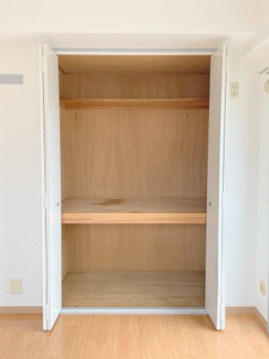 【寝室】 | メゾンドゥフレール　4－Ｈ | （東南）洋室５．５帖