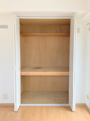 【寝室】 | メゾンドゥフレール　4－Ｈ | （東南）洋室５．５帖