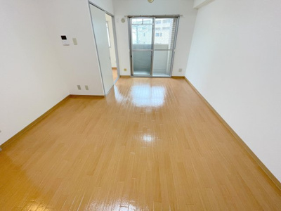 【居間・リビング】 | メゾンドゥフレール　4－Ｈ | ※内観写真は従前契約者様がご入居前（２０２２．５）撮影分です