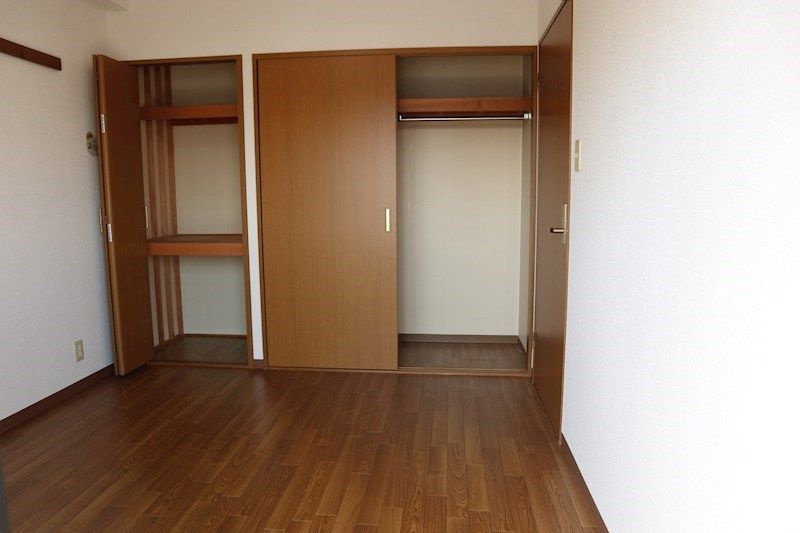 アンシャンテ平野の洋室