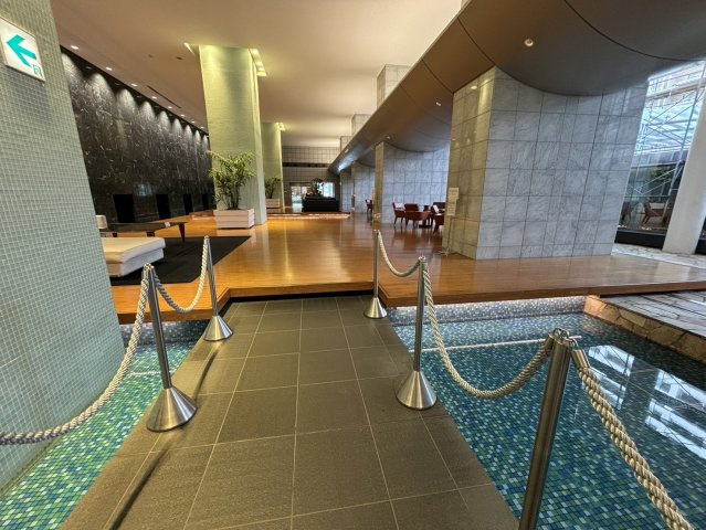 3階にあるラグジュアリーなデザインのロビーです。
