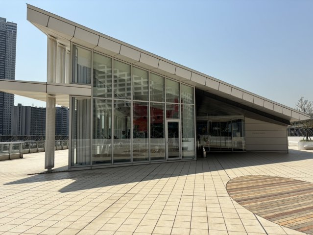 別棟のシーサイドアネックスにはプール、ジャグジー、サウナ、ジム、ゴルフレンジ、パーティールームがございます。