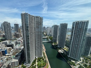 北東向きのお部屋。運河を臨む眺望です。