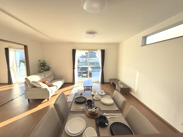 ハートフルタウン前橋市南町2丁目55番　Ａ号棟の独立洗面台|シャワー水栓付き洗面台で朝の身支度もバッチリです！
洗面台には収納スペースもあり洗面室もすっきり片付きますよ！