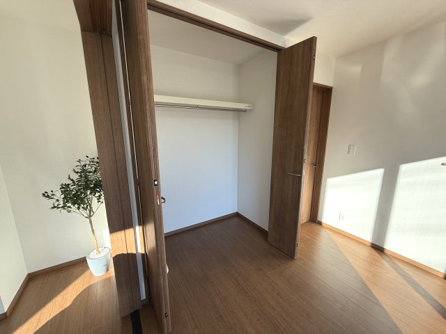 ハートフルタウン前橋市南町2丁目55番　Ａ号棟の収納|１階洋室収納です