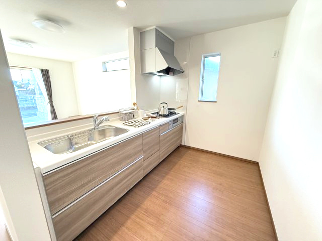 ハートフルタウン前橋市南町2丁目55番　Ａ号棟の区画図|駐車場並列3台ご用意しています！
前面道路は6ⅿです。並列駐車なので車の出し入れもしやすいです！