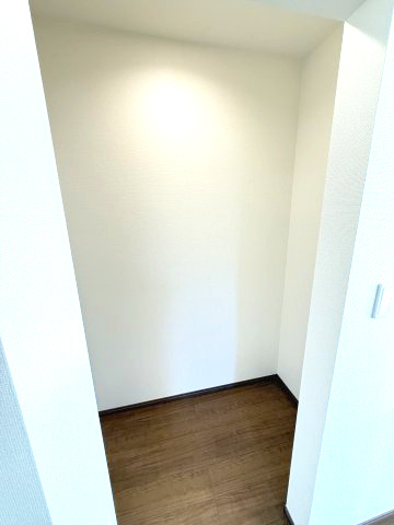 ハートフルタウン前橋市南町2丁目55番　Ａ号棟のキッチン|人気のカウンターキッチン採用です☆
コンロも３口ご用意しています！調理スペースも広くストレスなくお料理できます。
浄水器つきなので美味しいお水も飲めますよ♪