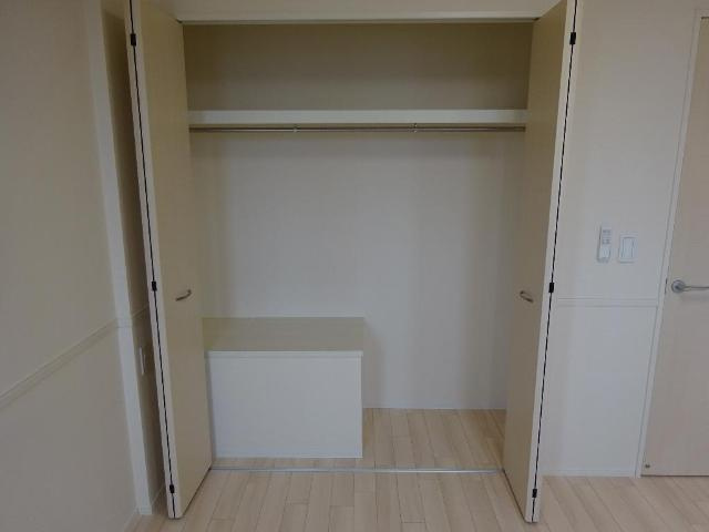 サンローズⅡの収納|洋室5.5帖クローゼット（イメージ）