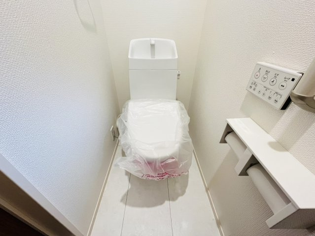 知多市八幡汐海道20番1『仲介手数料無料』新築戸建てのトイレ
