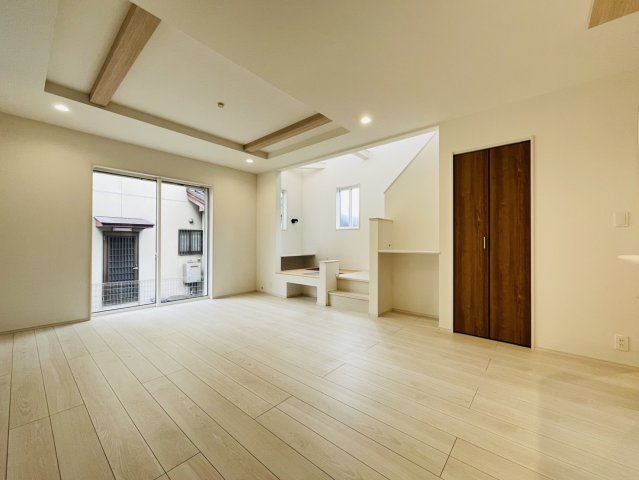 知多市八幡汐海道20番1『仲介手数料無料』新築戸建ての居間・リビング