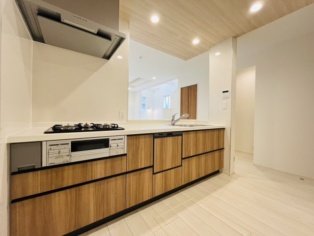 知多市八幡汐海道20番1『仲介手数料無料』新築戸建てのキッチン