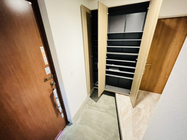 知多市八幡汐海道20番1『仲介手数料無料』新築戸建ての玄関