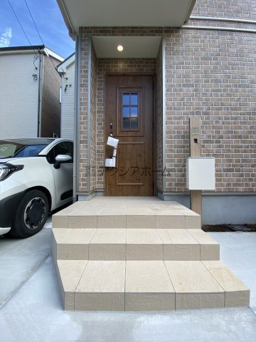 所沢市和ケ原2丁目・全2棟　新築一戸建　A号棟の玄関