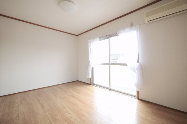 サンロイヤル豊成の洋室|※写真は別の部屋のものです。