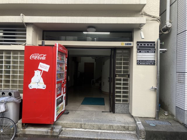 文弘社ビルのエントランス