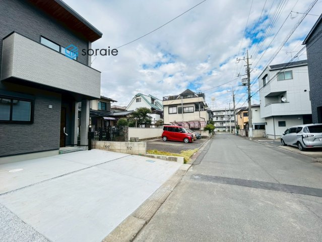 川越市諏訪町第5期　フェリシティ　新築戸建の前面道路含む現地写真|令和7年11月11日撮影。