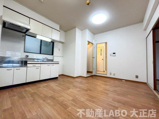 ケイアンドティ大正の洋室