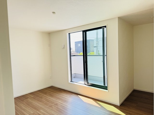 八王子市　清川町　新築一戸建て　５期の寝室|～2階8.1帖の主寝室　ベッドなど大型家具のレイアウトもしやすい広さです～