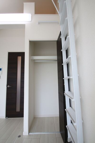 フィオーレ若林　駅近　ネット0　ロフト付の収納