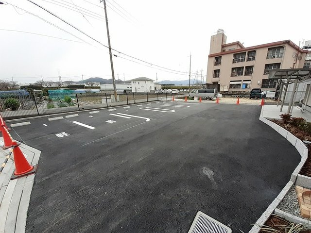 アルモニーブラッセの駐車場