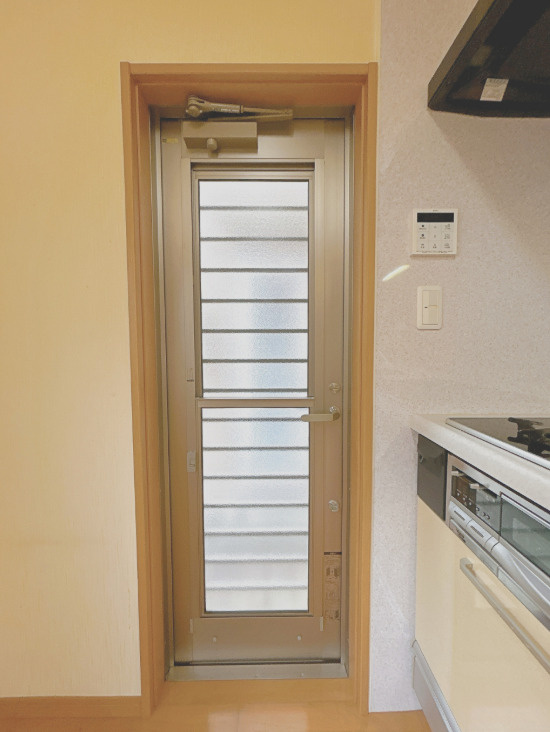 富士市石坂　中古戸建R　全1棟のその他|キッチン勝手口ドア