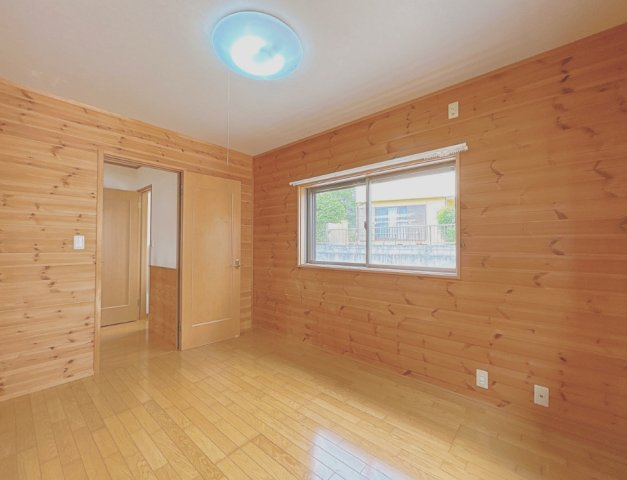 富士市石坂　中古戸建R　の洋室|２階北東側6帖