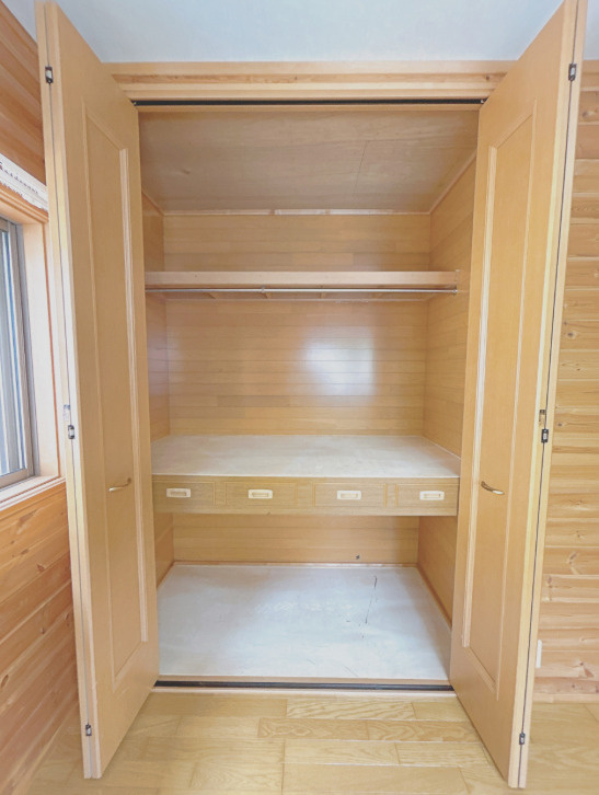 富士市石坂　中古戸建R　全1棟の収納|２階北東側6帖洋室