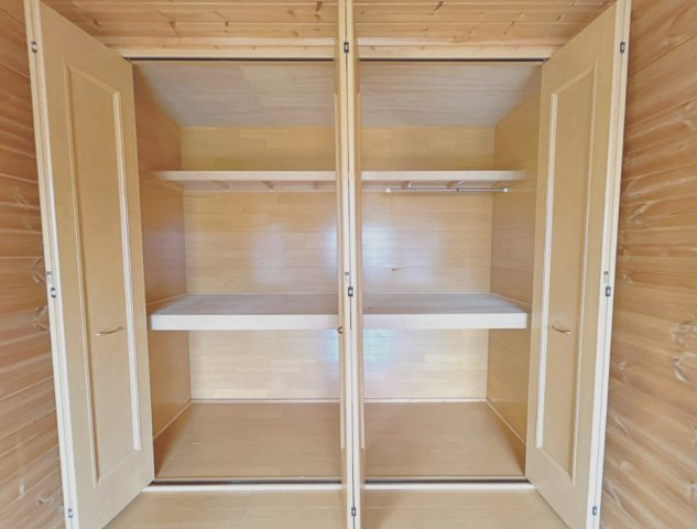 富士市石坂　中古戸建R　全1棟の収納|２階7.5帖洋室