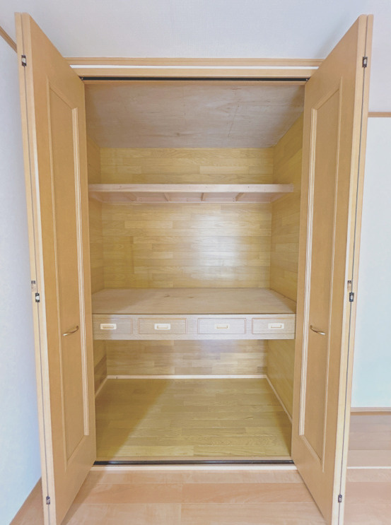 富士市石坂　中古戸建R　全1棟の収納|1階6帖洋室