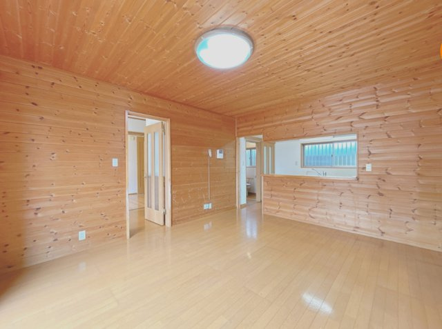 富士市石坂　中古戸建R　全1棟の居間・リビング|1階14帖LDK