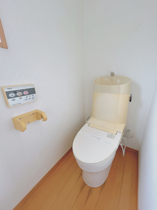 富士市石坂　中古戸建R　全1棟のトイレ|2階トイレ