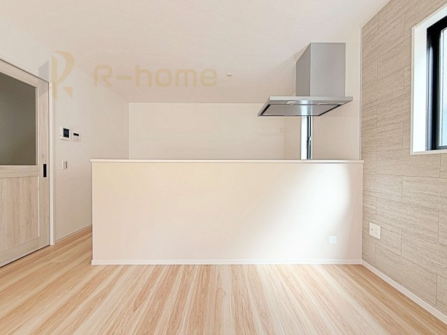 つくば市古来1期　新築戸建て　1号棟のキッチン|対面式で会話をしながら家事ができます♪コンロ前も壁がない嬉しい仕様！