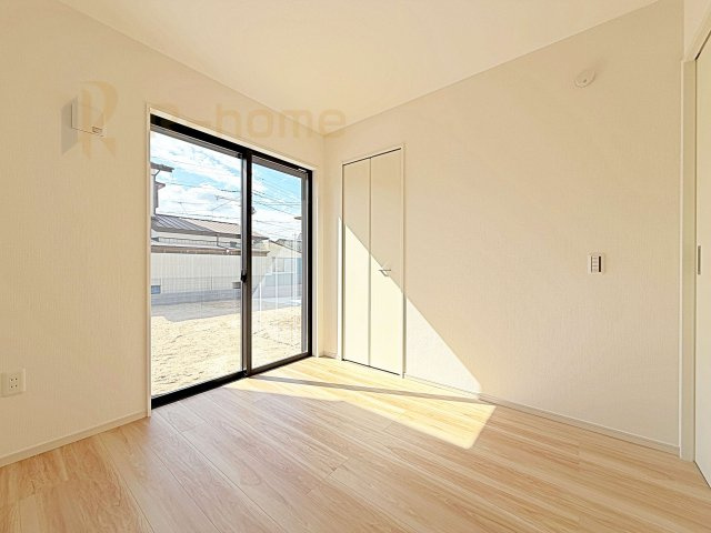 つくば市古来1期　新築戸建て　1号棟の洋室|1階洋室はゲストルーム、キッズスペースとしても利用可能♪
開放してリビングと繋げればゆとりの大空間！